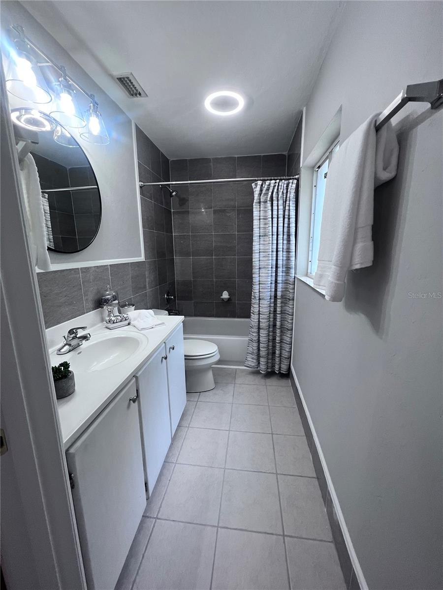 Image 9 of 18 For 3857 University Avenue