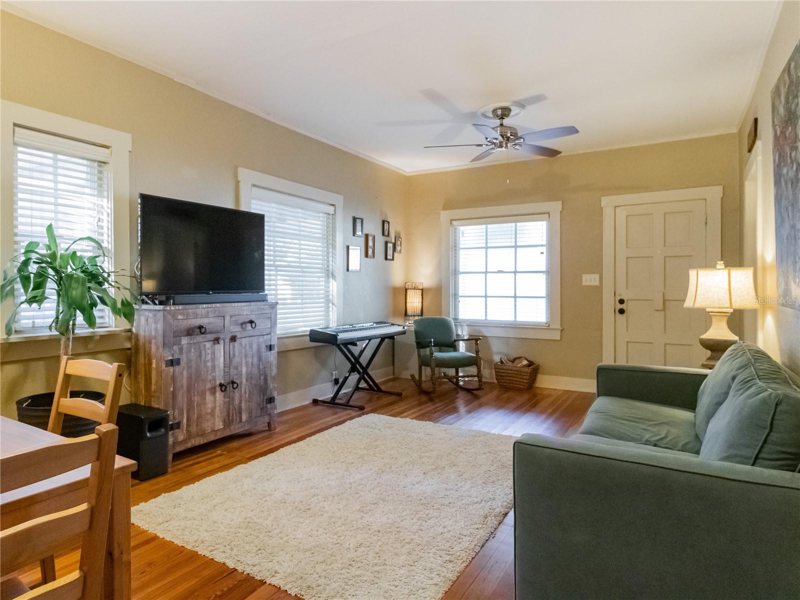 Image 6 of 30 For 221-223 9th Street