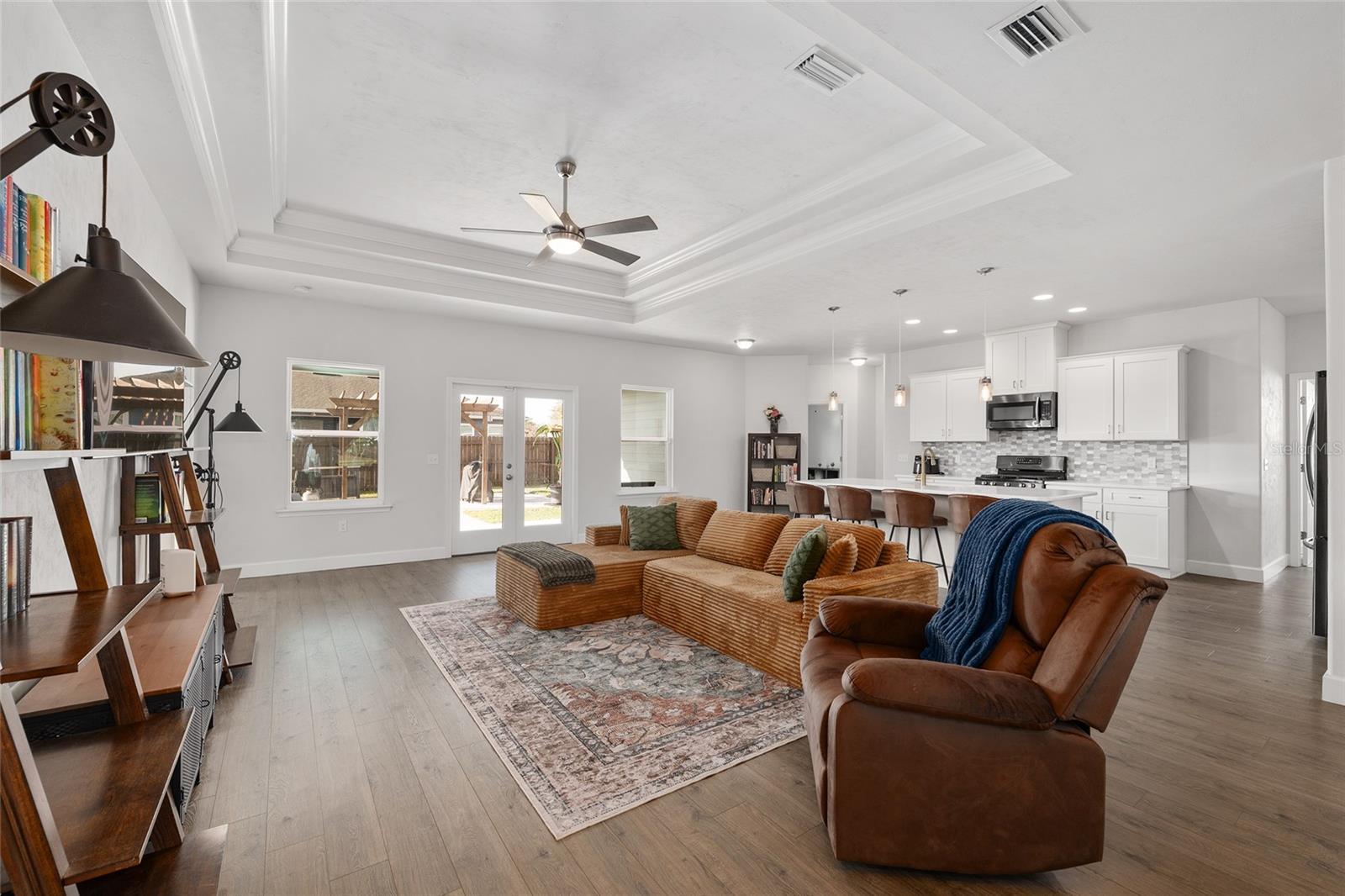 Image 2 of 85 For 22885 5th Place