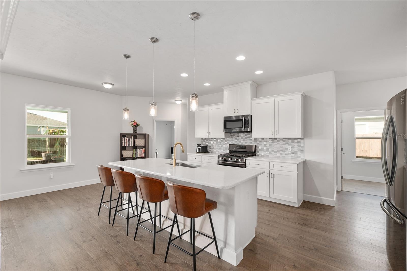 Image 3 of 85 For 22885 5th Place