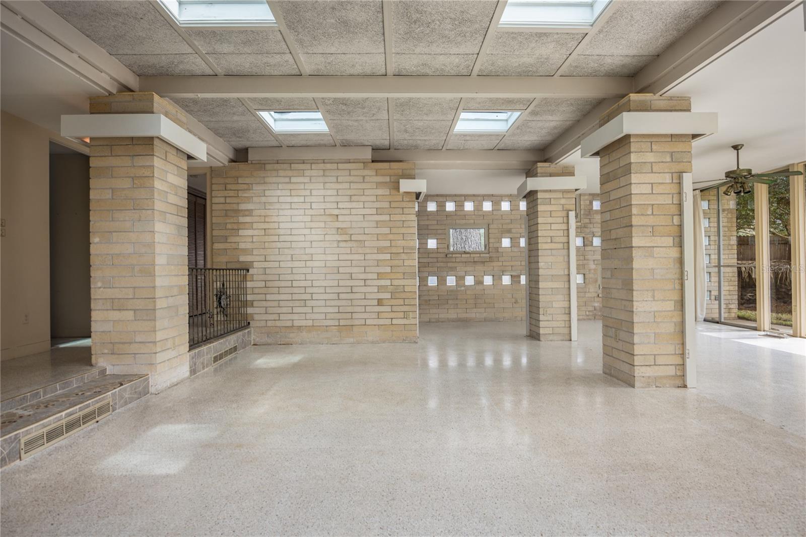 Image 21 of 83 For 2010 32nd Terrace