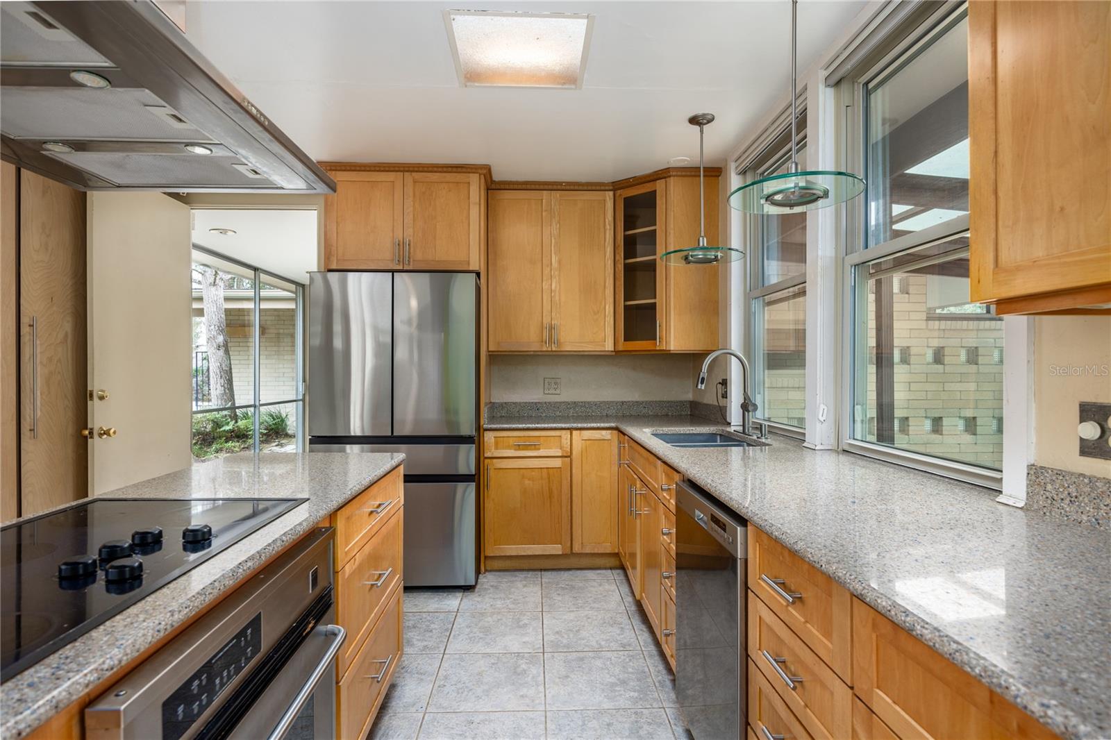 Image 46 of 83 For 2010 32nd Terrace