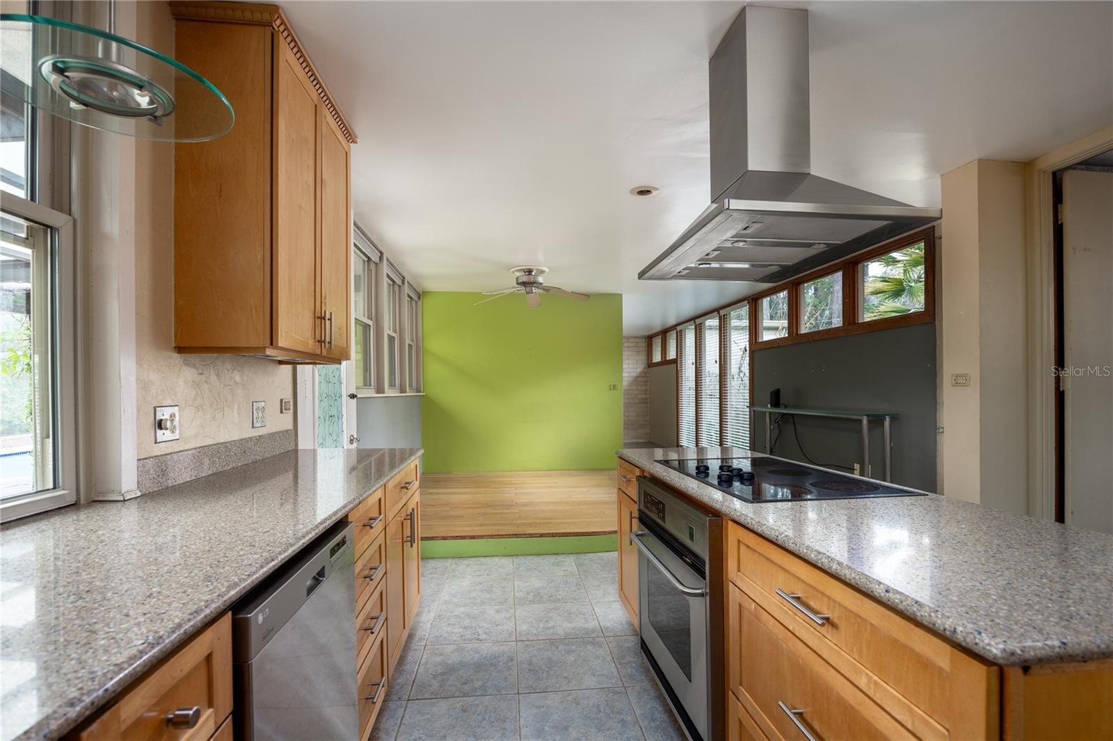 Image 48 of 83 For 2010 32nd Terrace