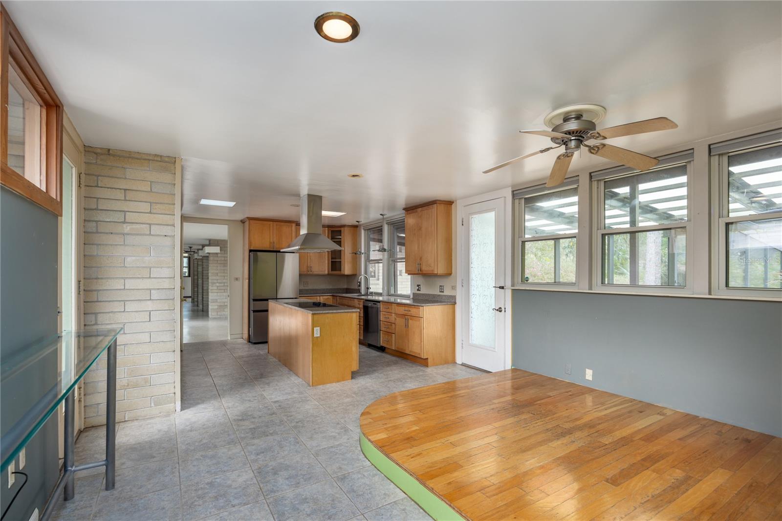 Image 53 of 83 For 2010 32nd Terrace