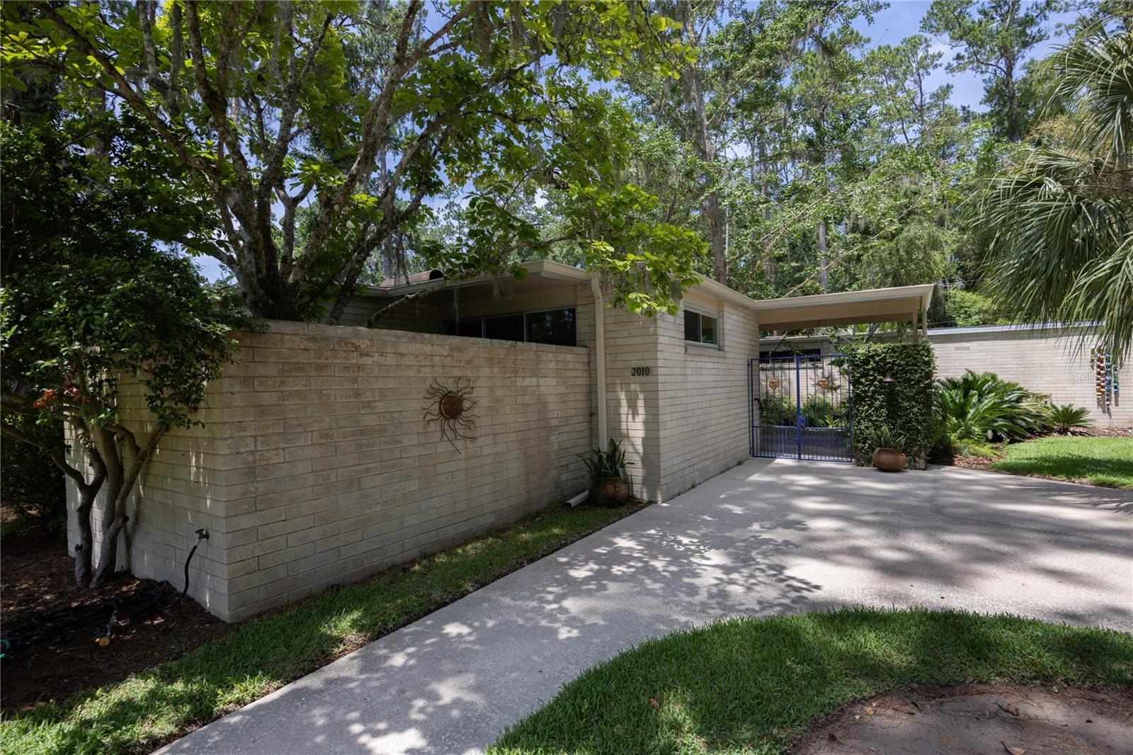 Image 7 of 83 For 2010 32nd Terrace