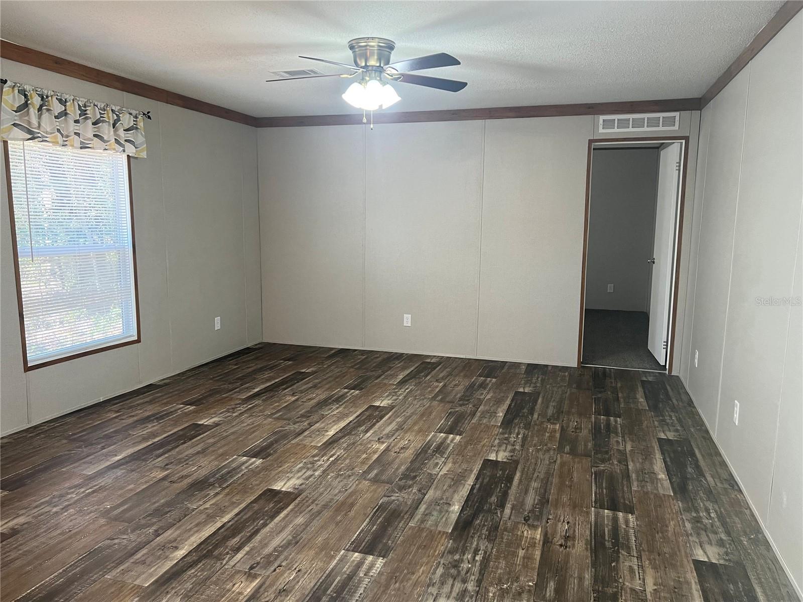 Image 11 of 37 For 10304 25th Court