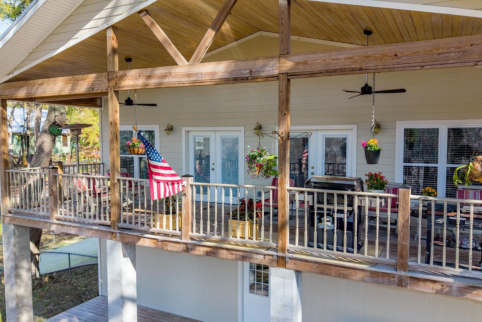 Listing photo id 9 for 498 Manatee Terrace