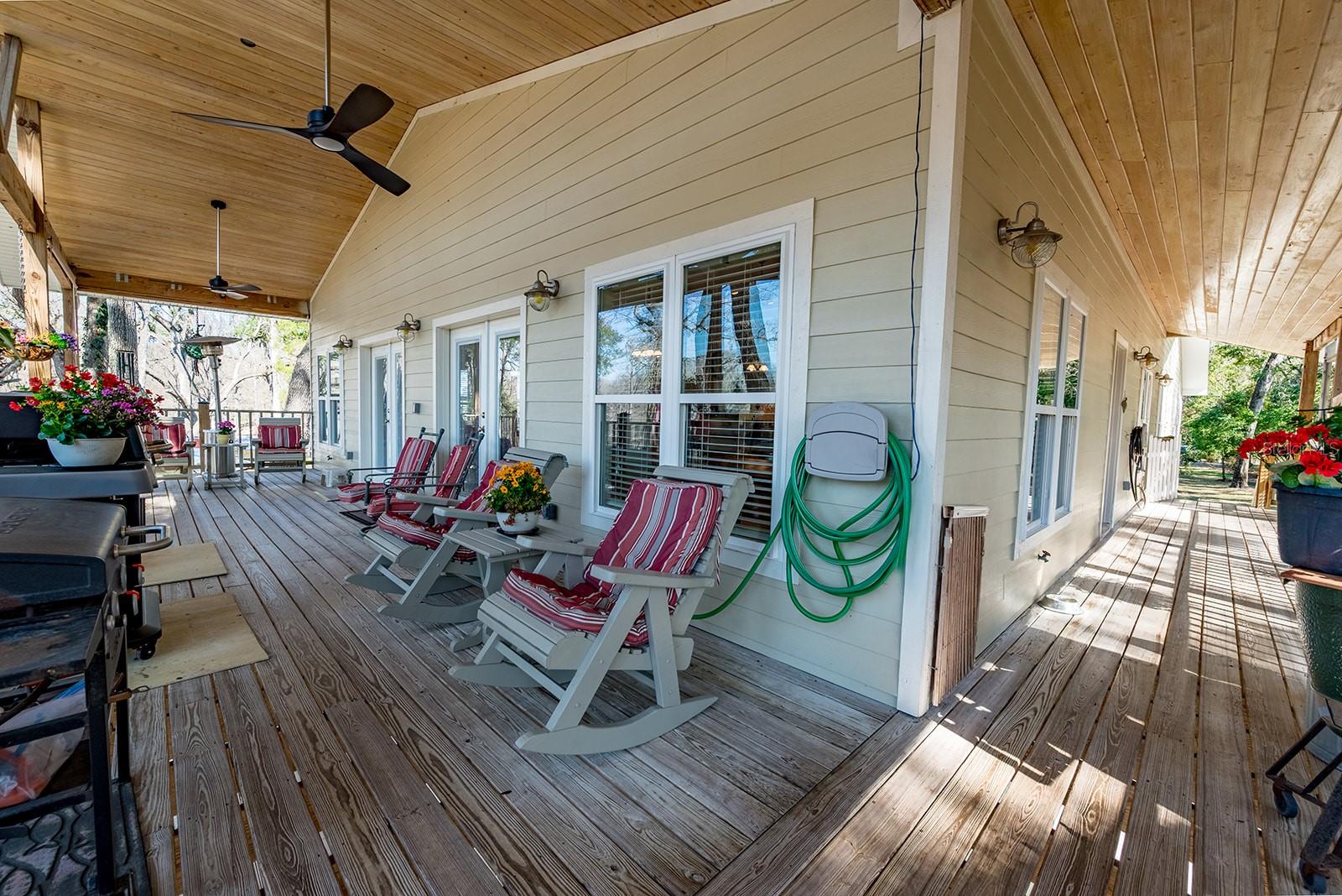 Listing photo id 11 for 498 Manatee Terrace