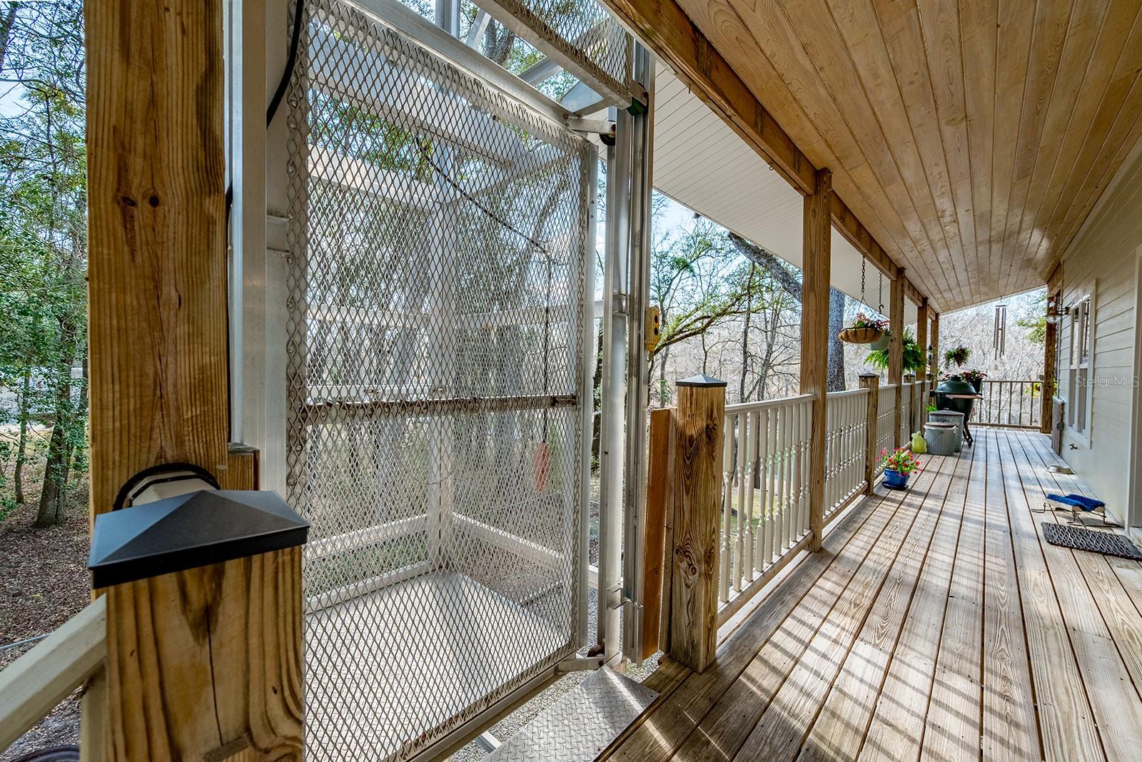 Listing photo id 14 for 498 Manatee Terrace