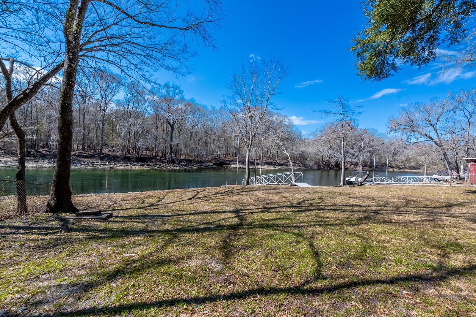 Listing photo id 15 for 498 Manatee Terrace