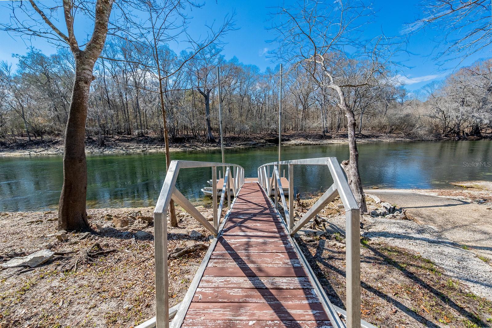 Listing photo id 16 for 498 Manatee Terrace