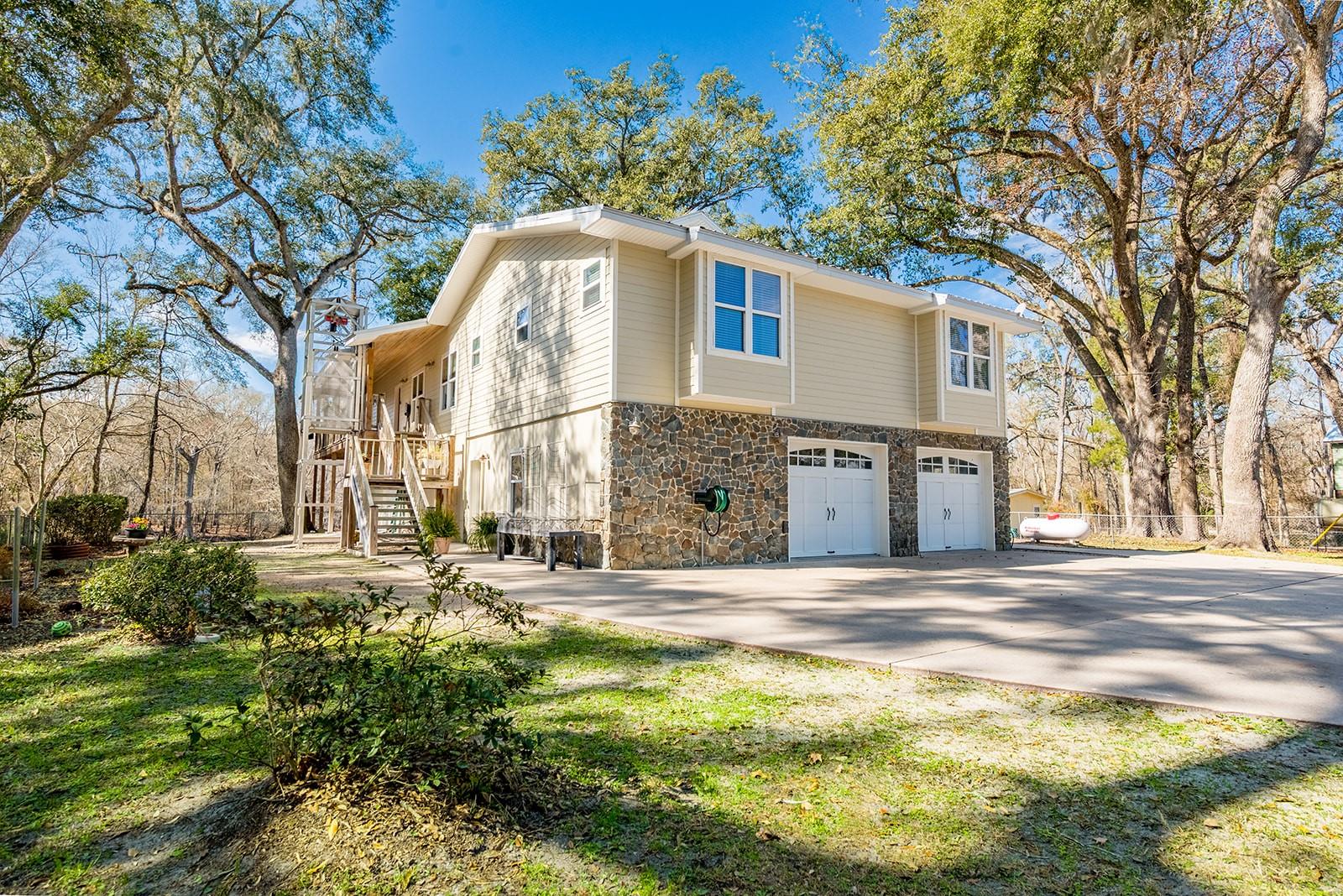 Listing photo id 0 for 498 Manatee Terrace