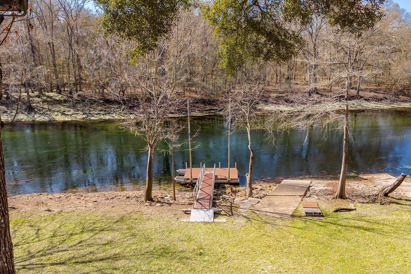 Listing photo id 22 for 498 Manatee Terrace