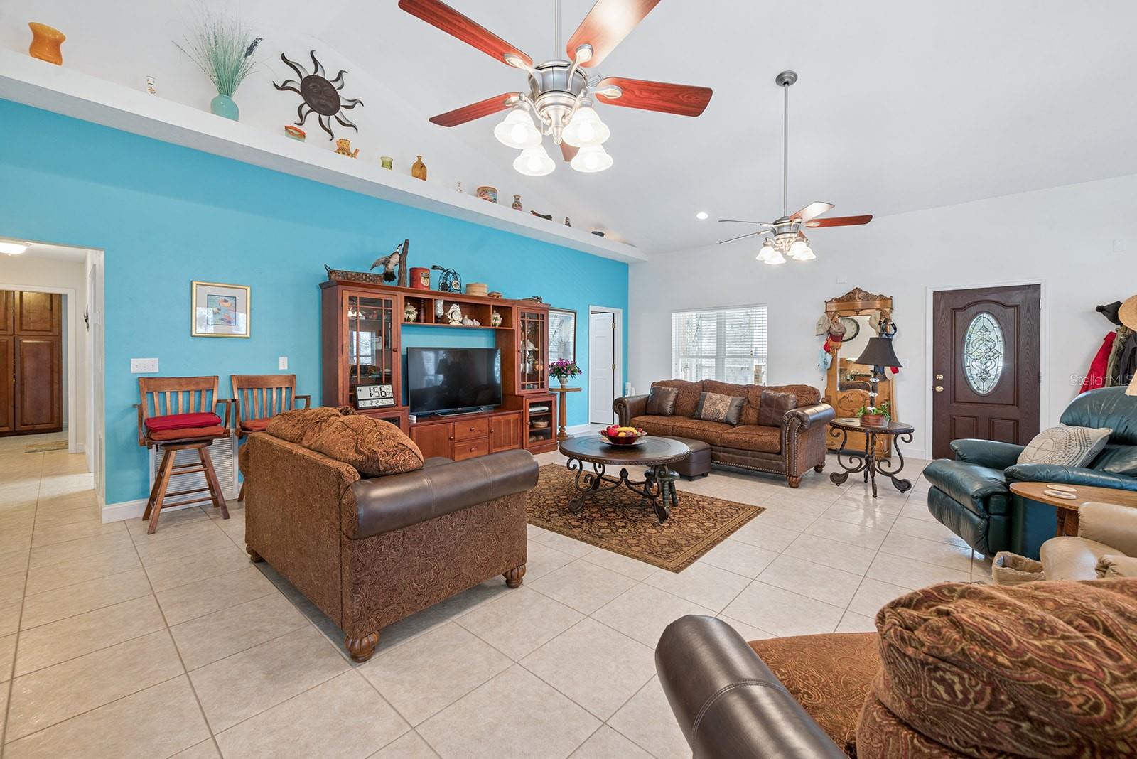 Listing photo id 25 for 498 Manatee Terrace