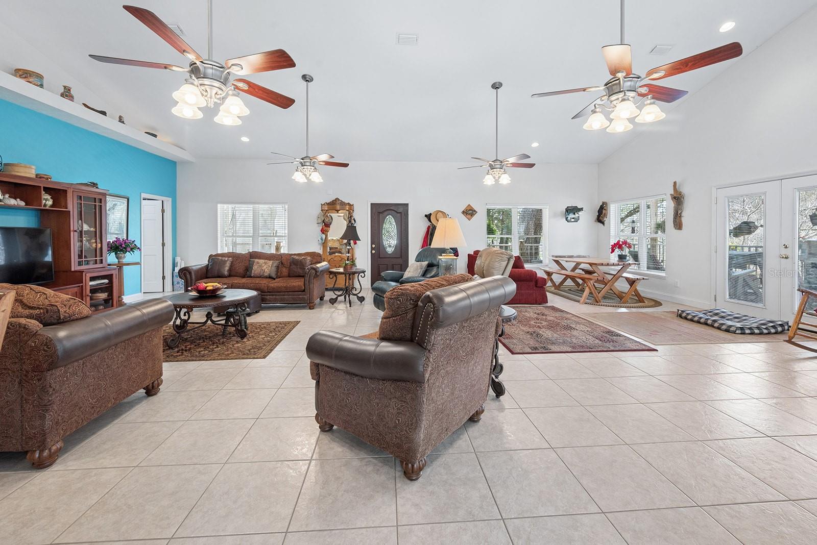 Listing photo id 26 for 498 Manatee Terrace