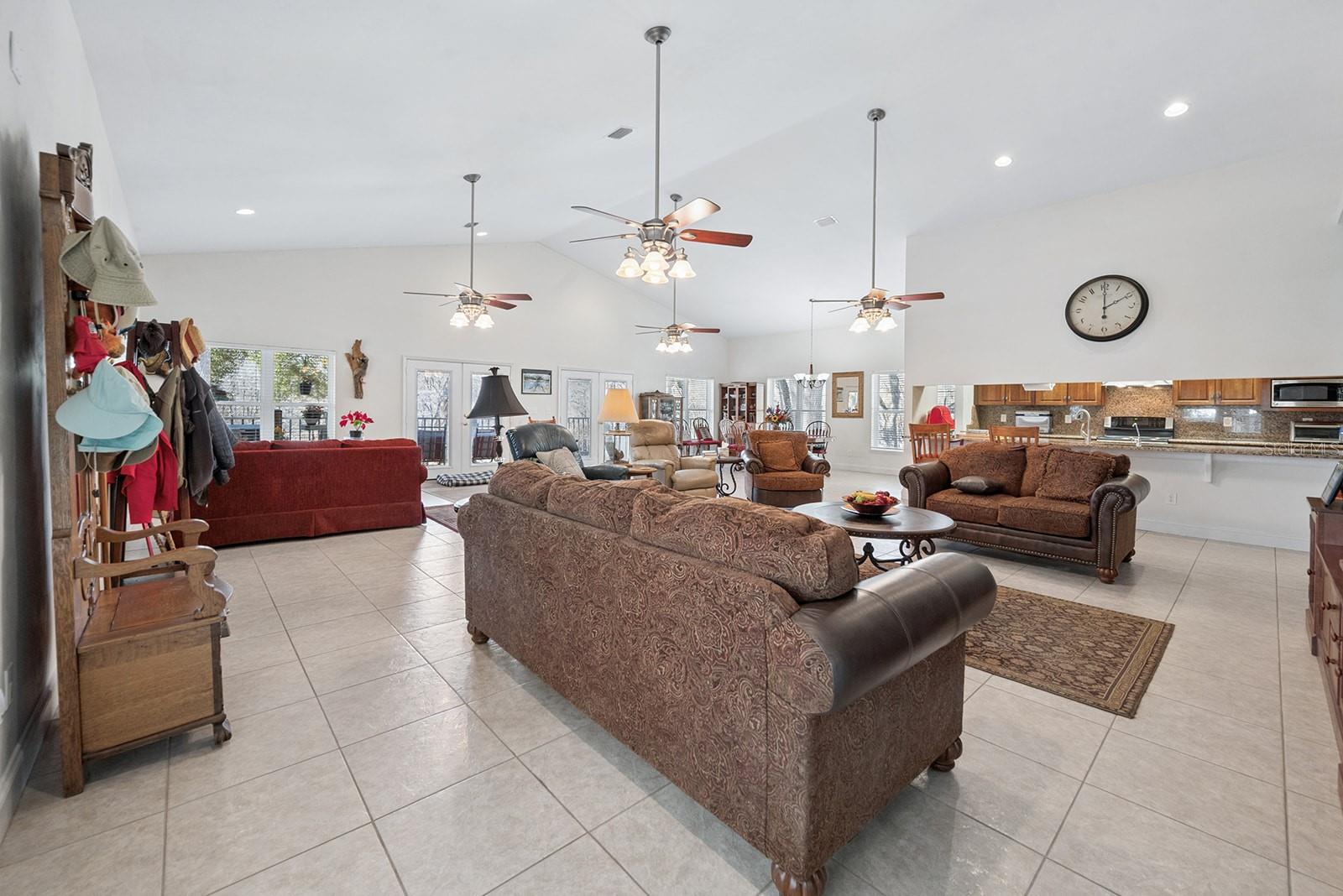 Listing photo id 27 for 498 Manatee Terrace