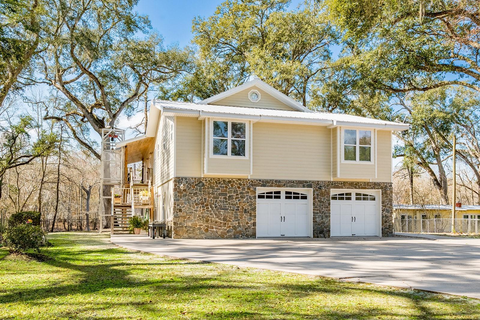 Listing photo id 1 for 498 Manatee Terrace