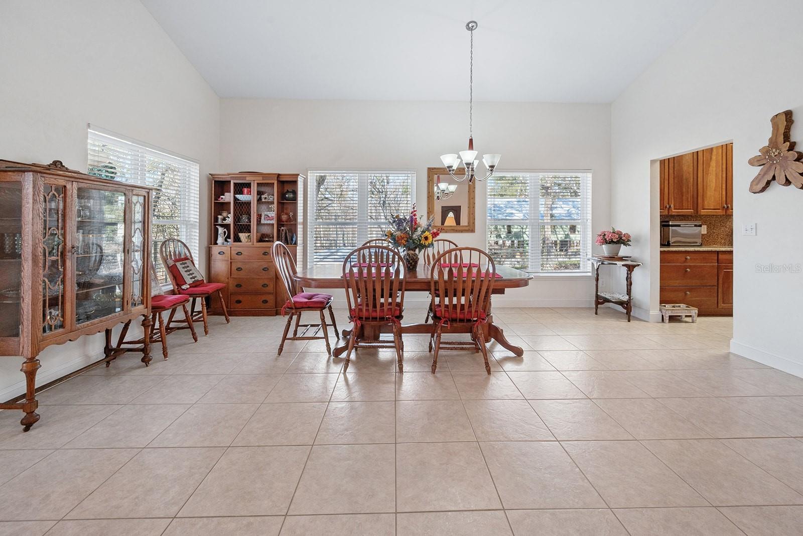 Listing photo id 29 for 498 Manatee Terrace