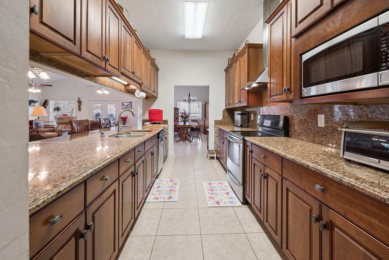 Listing photo id 30 for 498 Manatee Terrace