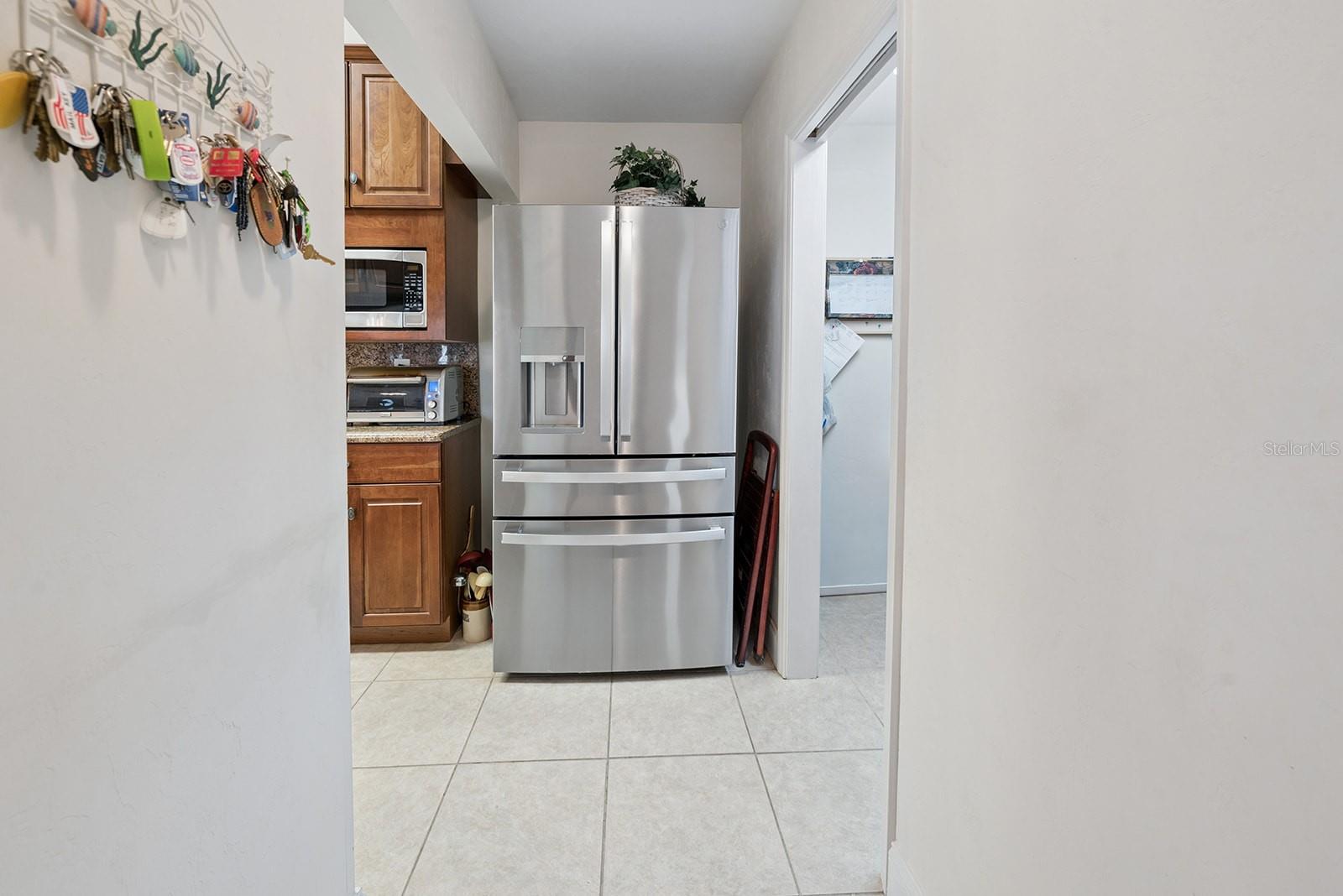 Listing photo id 32 for 498 Manatee Terrace