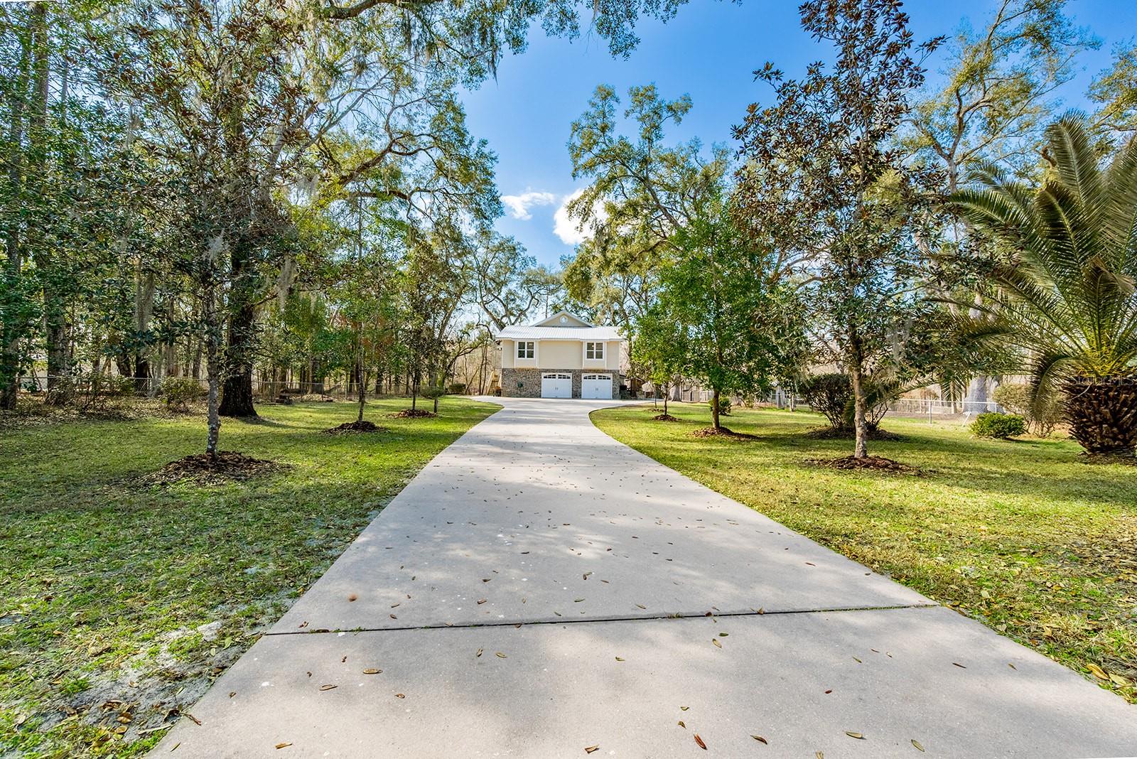 Listing photo id 2 for 498 Manatee Terrace