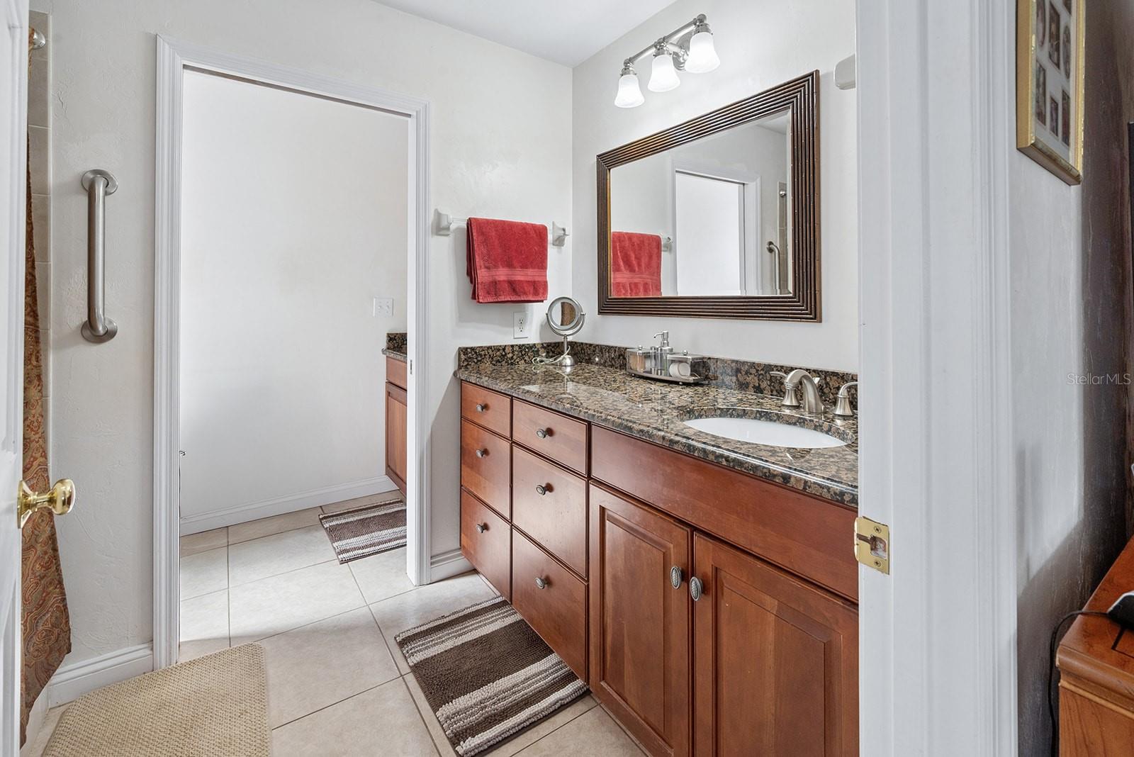 Listing photo id 40 for 498 Manatee Terrace