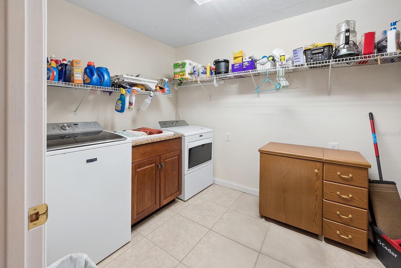 Listing photo id 44 for 498 Manatee Terrace