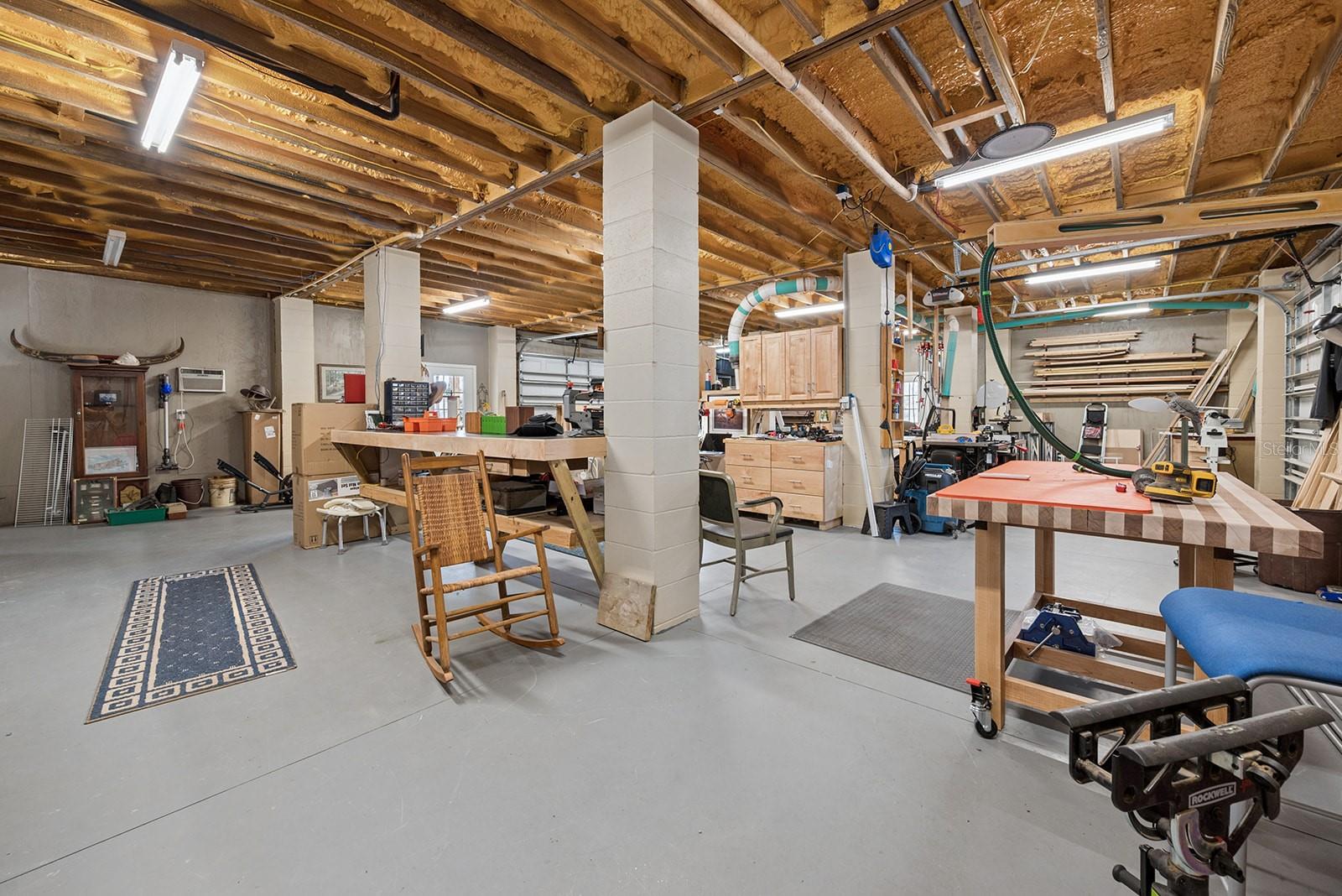 Listing photo id 46 for 498 Manatee Terrace