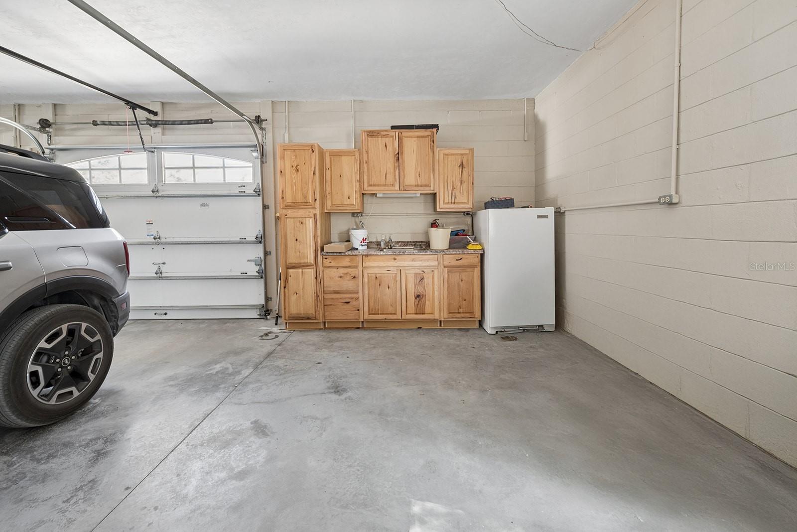 Listing photo id 47 for 498 Manatee Terrace