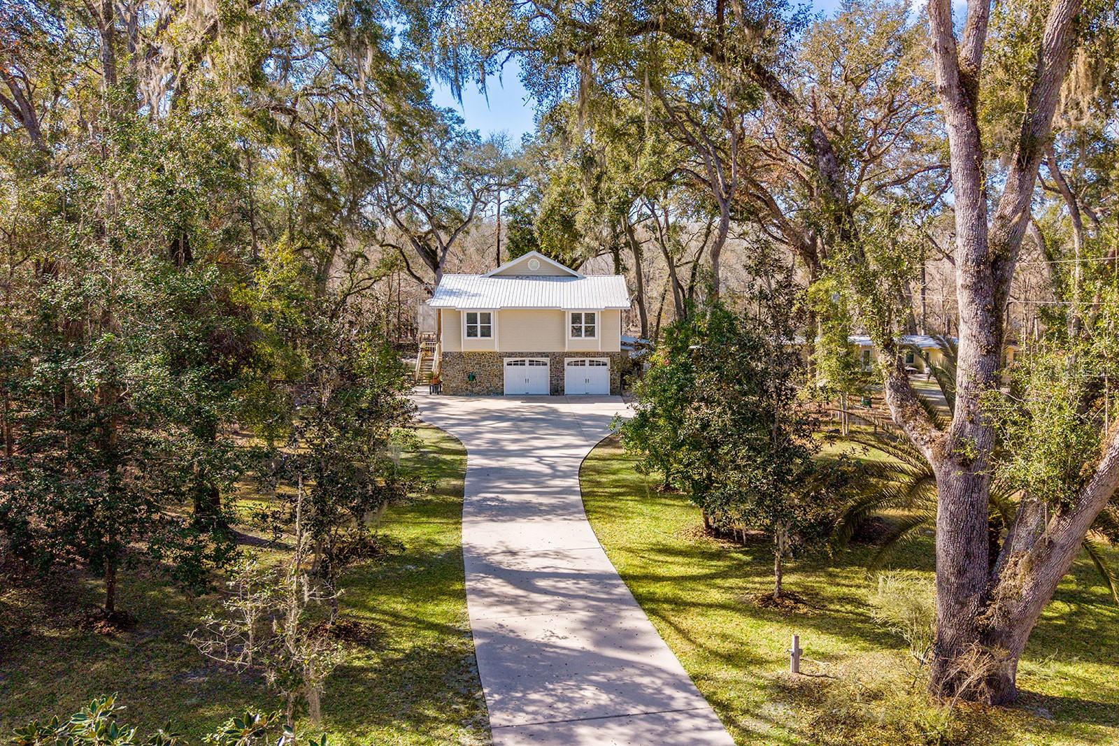 Listing photo id 4 for 498 Manatee Terrace