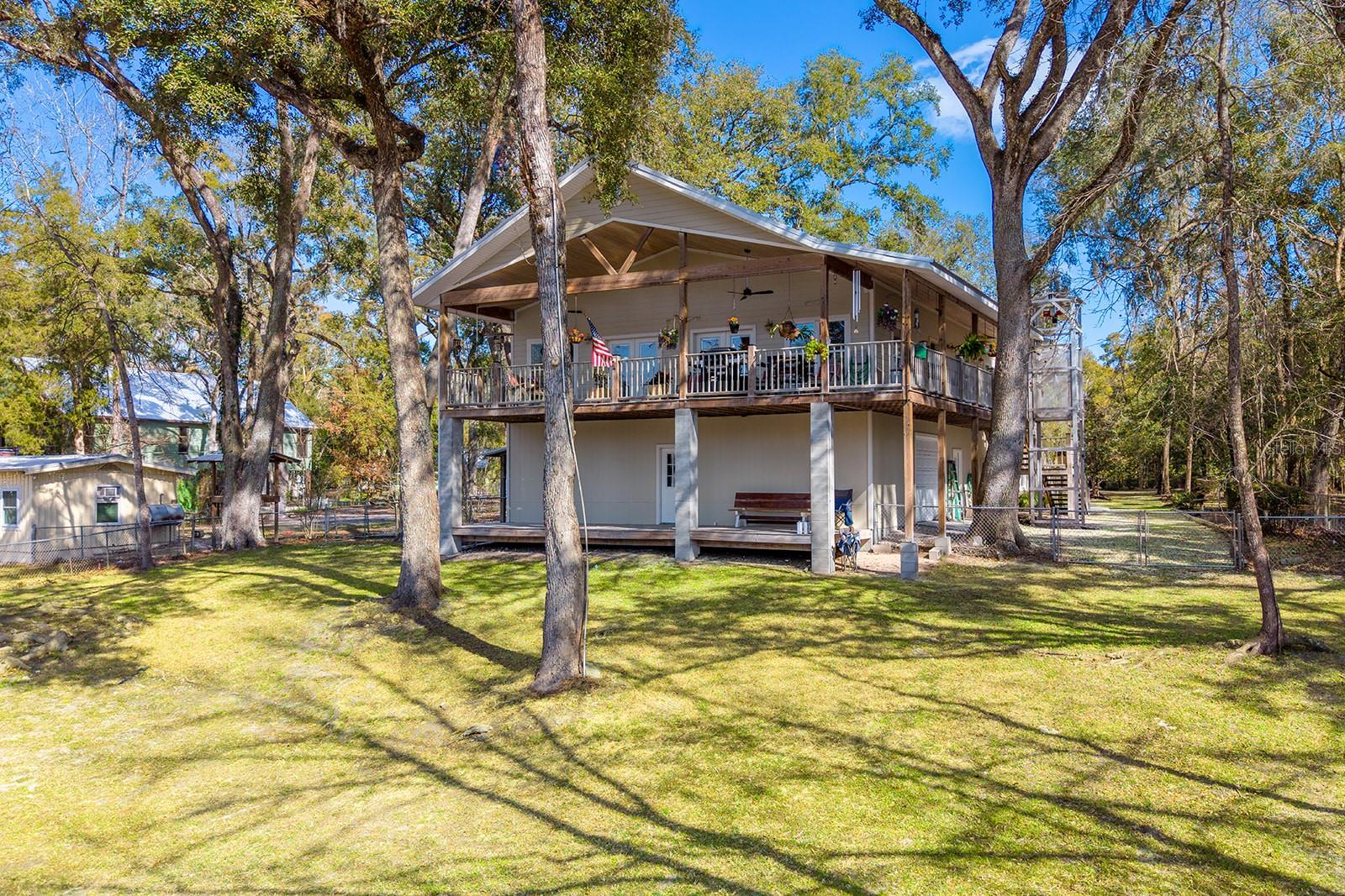 Listing photo id 7 for 498 Manatee Terrace