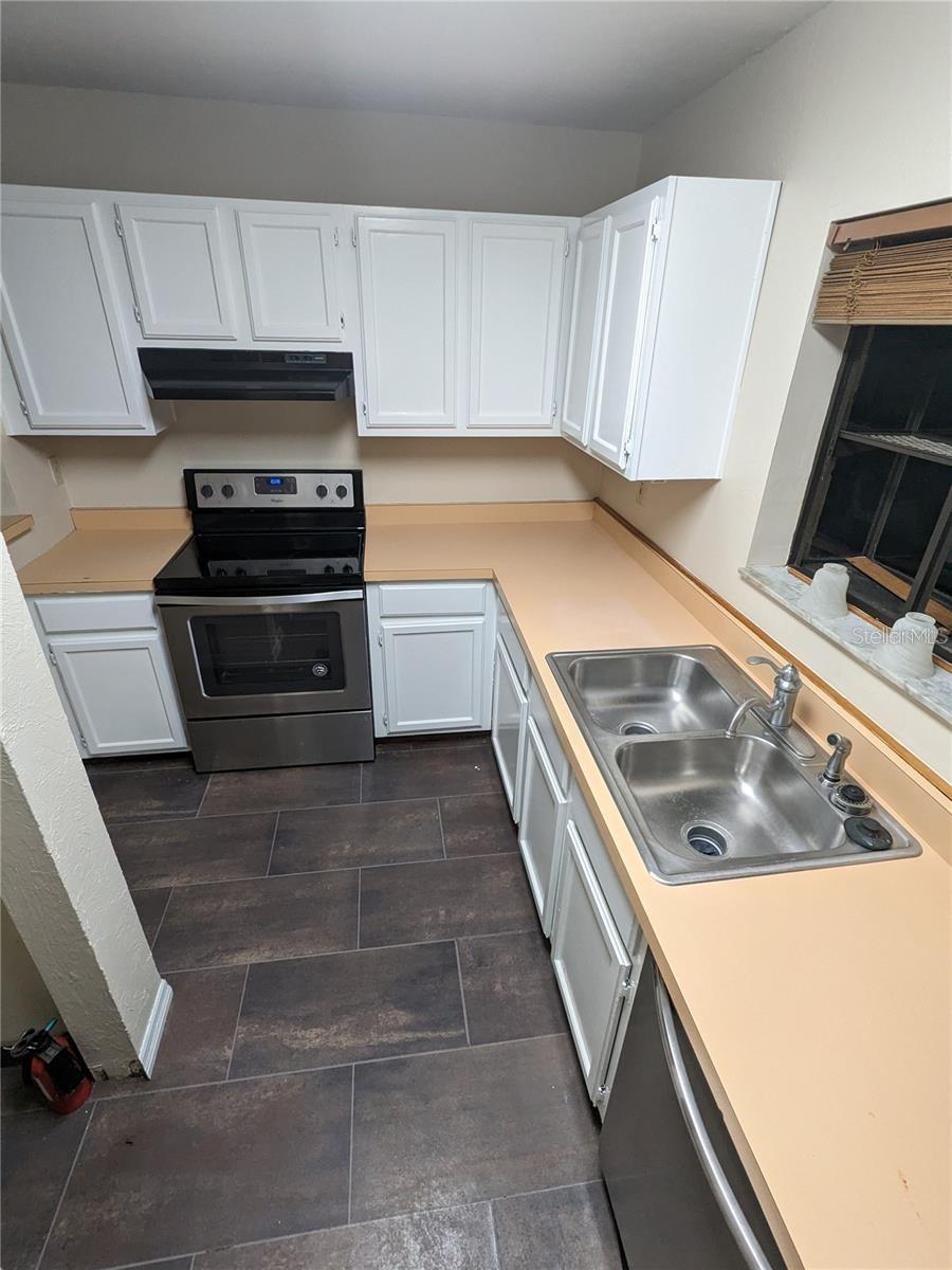 Image 4 of 30 For 4317 69th Terrace