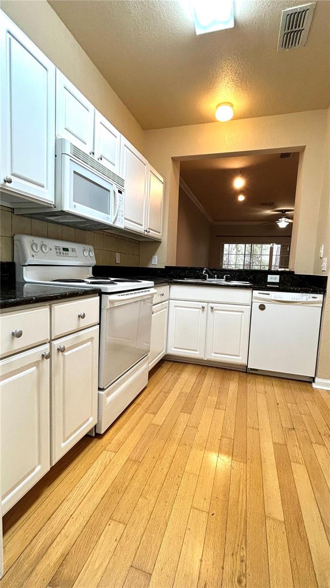 Image 5 of 20 For 4988 43rd Avenue 106