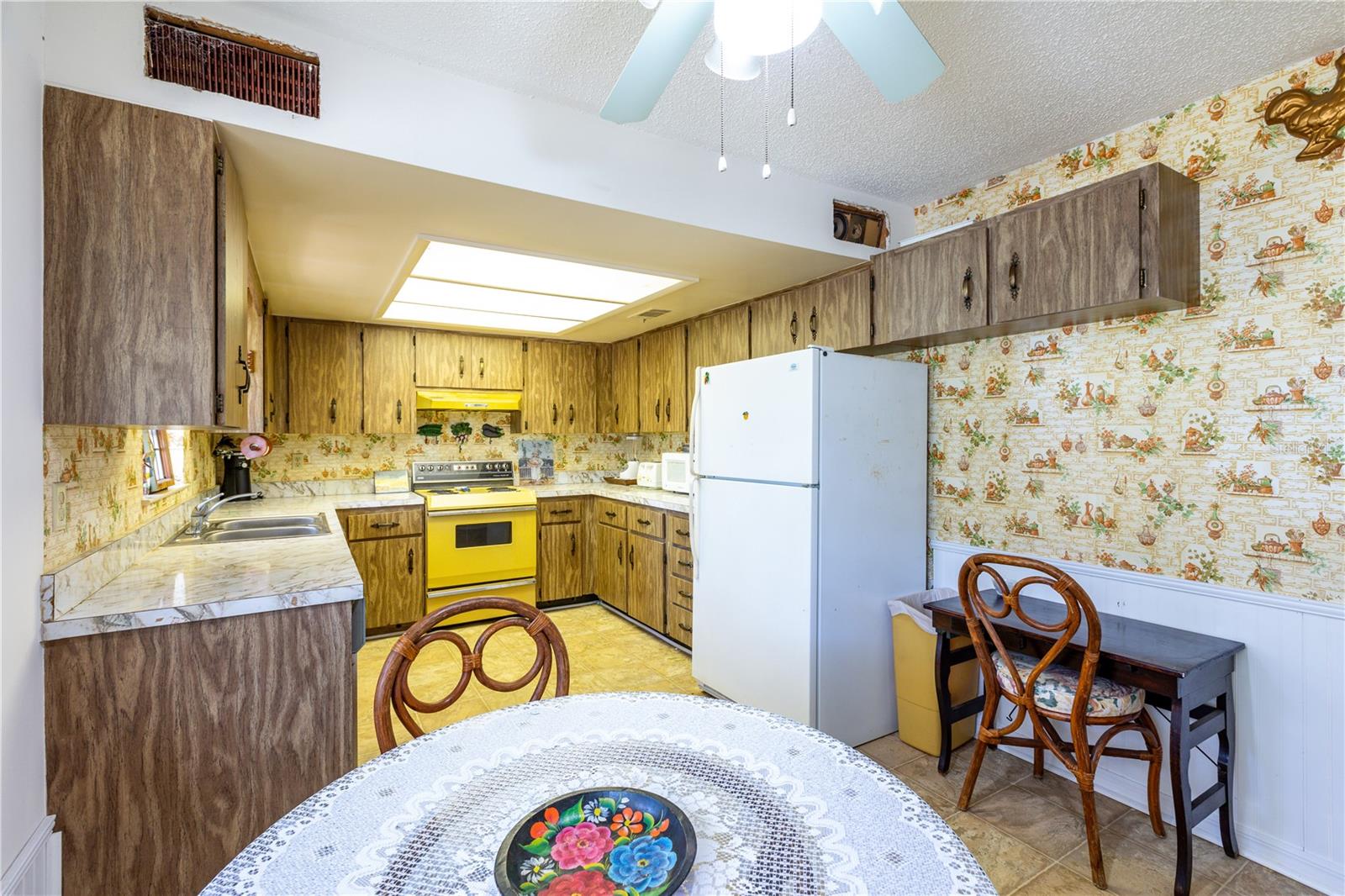 Image 5 of 21 For 16529 Orange Avenue