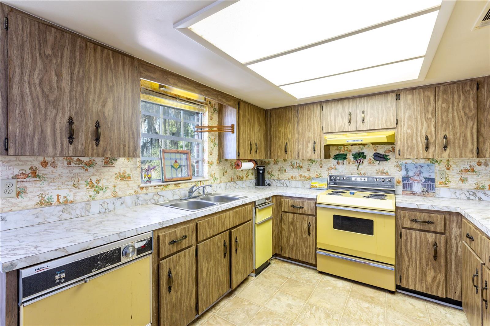 Image 6 of 21 For 16529 Orange Avenue