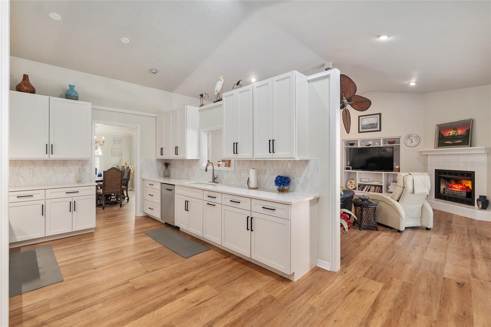 Image 20 of 67 For 9425 21st Avenue