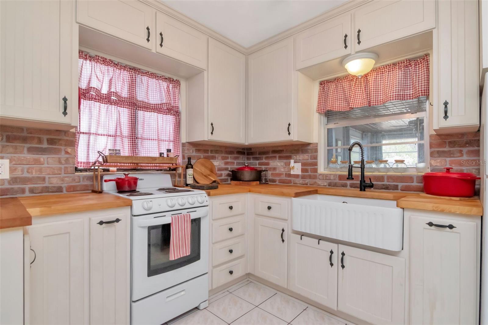 Image 21 of 54 For 5834 Montana Avenue