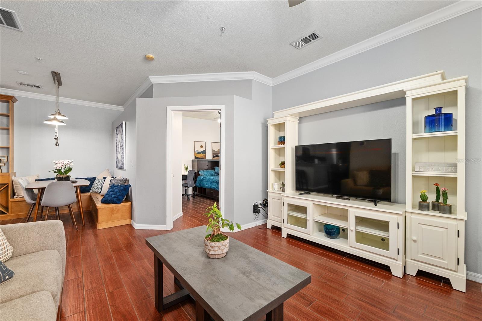 Image 15 of 53 For 1142 9th Road 402