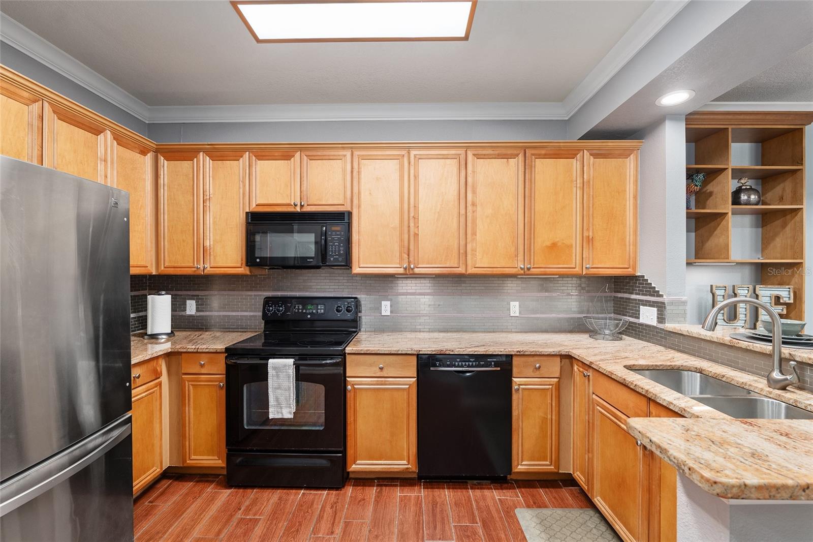 Image 22 of 53 For 1142 9th Road 402