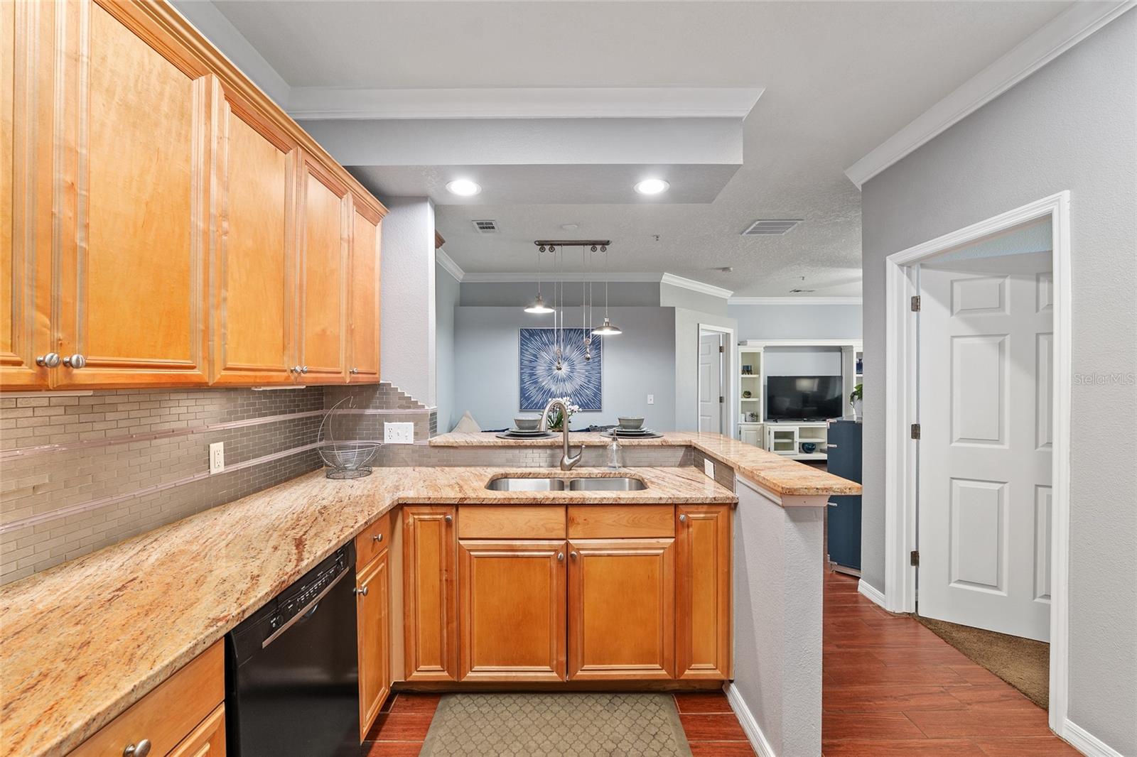 Image 24 of 53 For 1142 9th Road 402