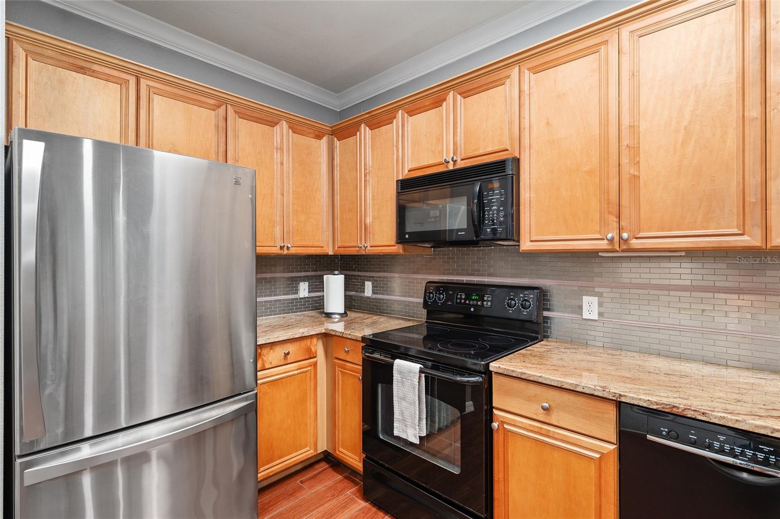 Image 25 of 53 For 1142 9th Road 402