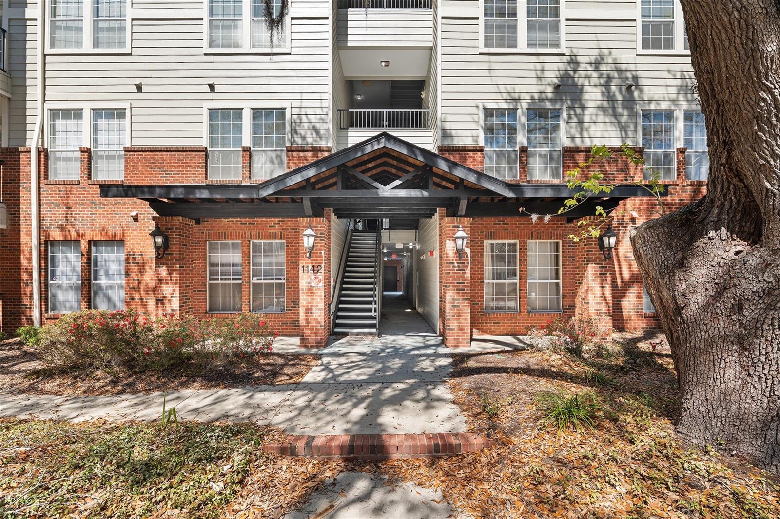 Image 3 of 53 For 1142 9th Road 402