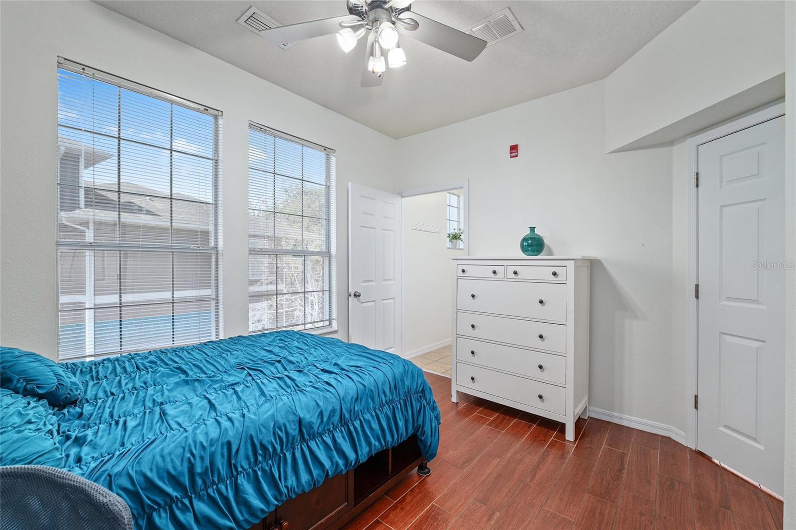 Image 40 of 53 For 1142 9th Road 402