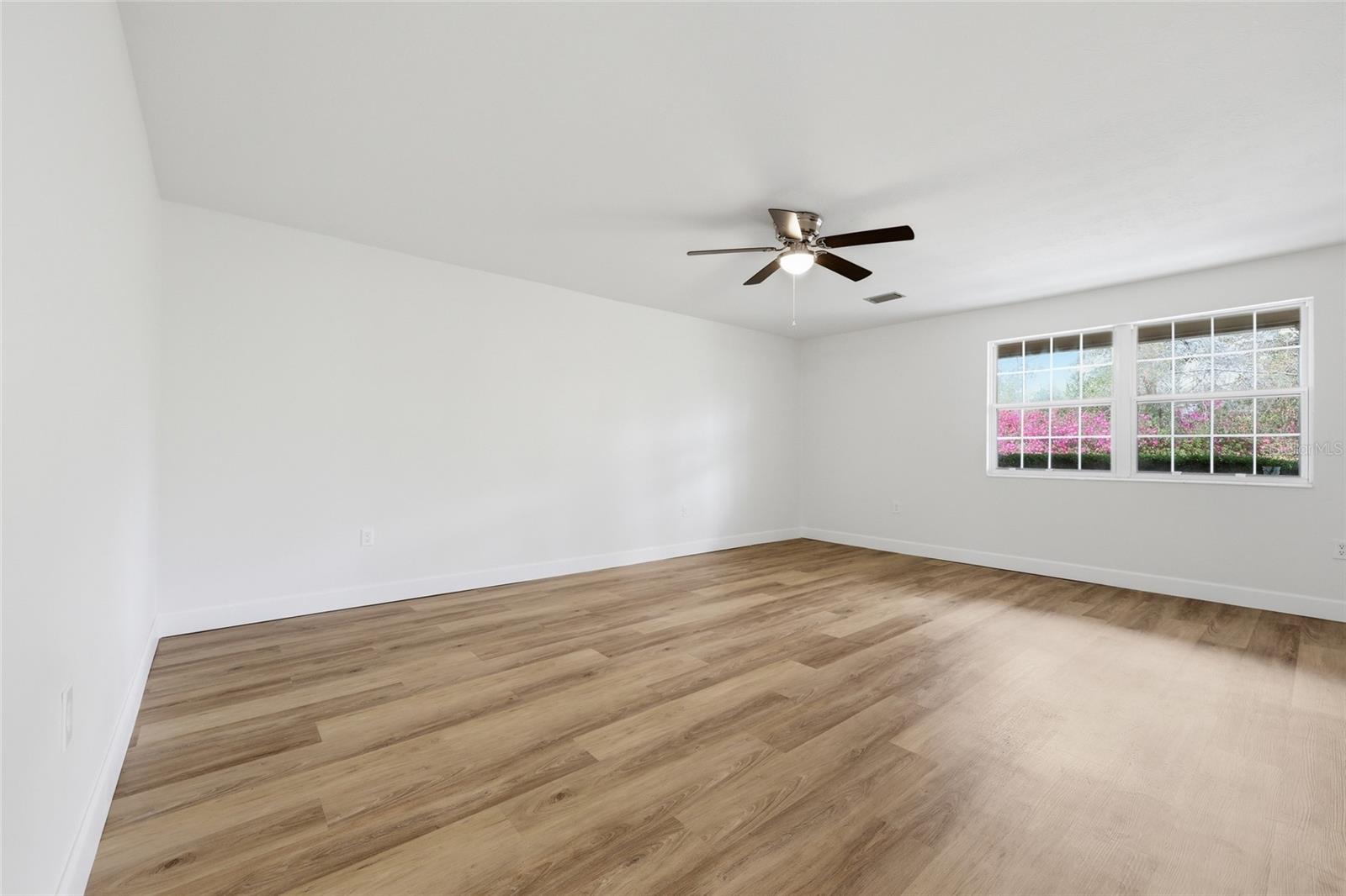 Image 5 of 30 For 129 Benz Way