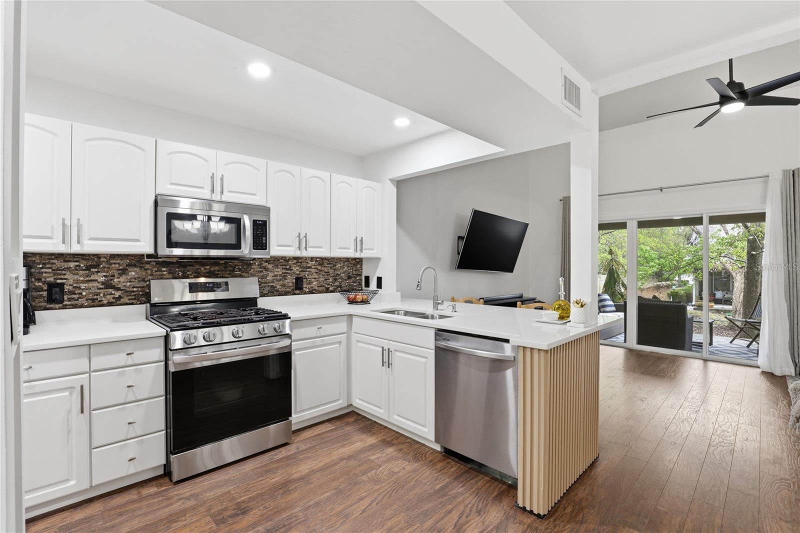 Image 11 of 31 For 1215 55 Street 7