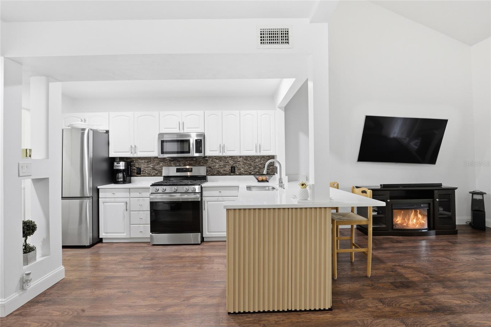 Image 8 of 31 For 1215 55 Street 7