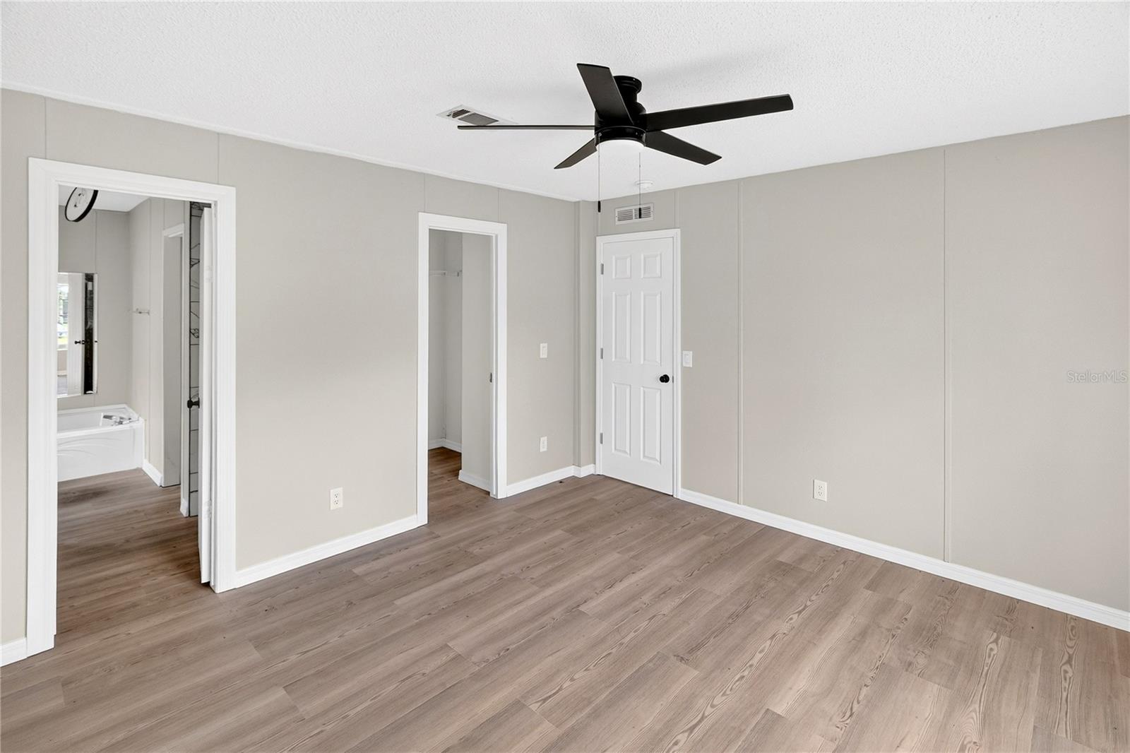 Image 11 of 27 For 13882 130th Avenue