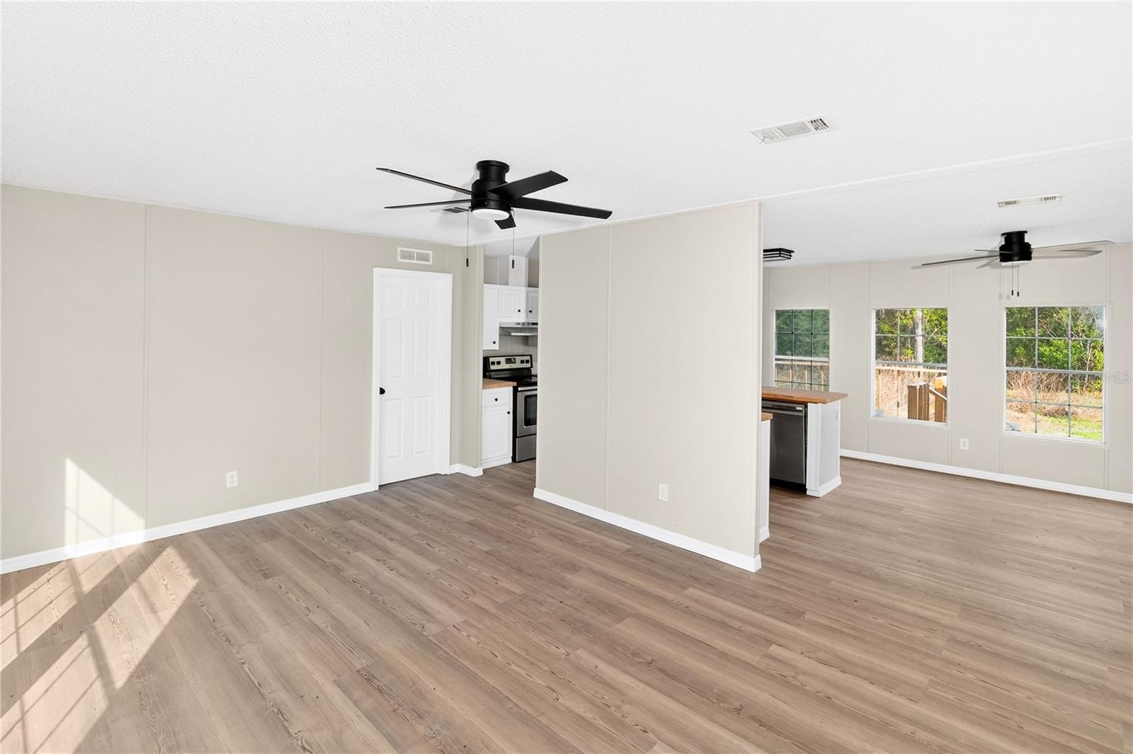 Image 5 of 27 For 13882 130th Avenue