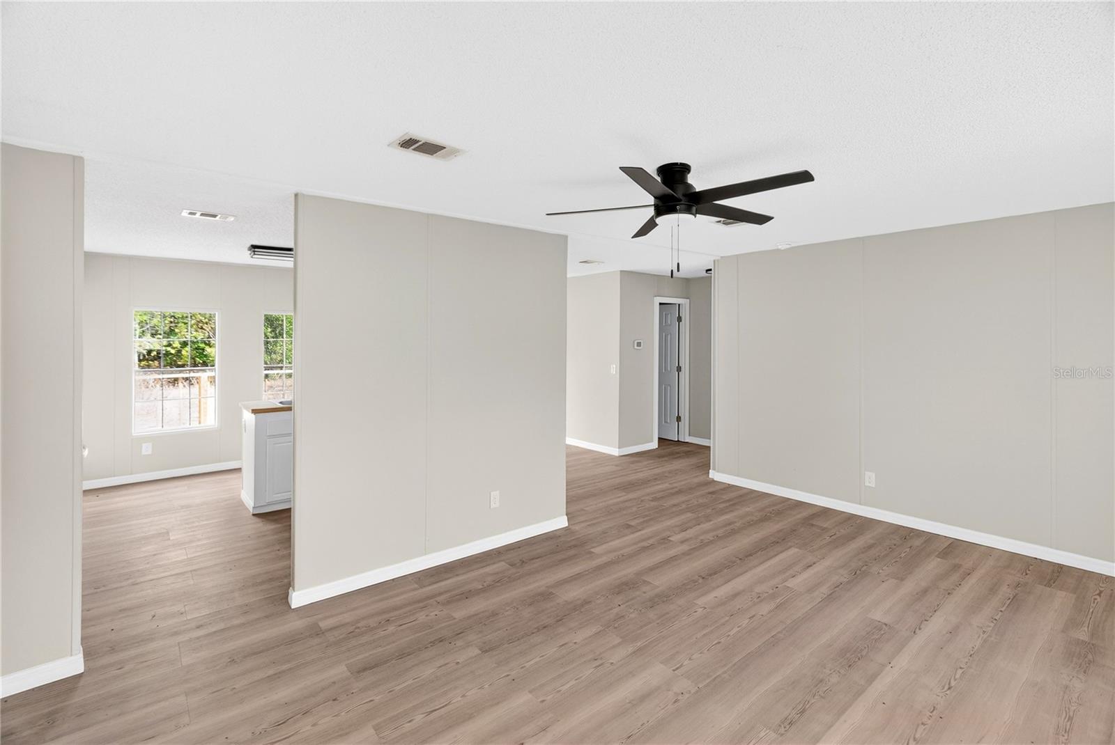 Image 6 of 27 For 13882 130th Avenue