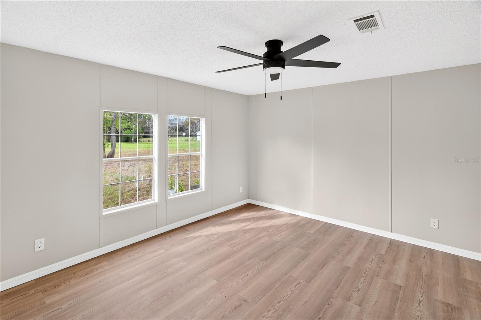 Image 7 of 27 For 13882 130th Avenue